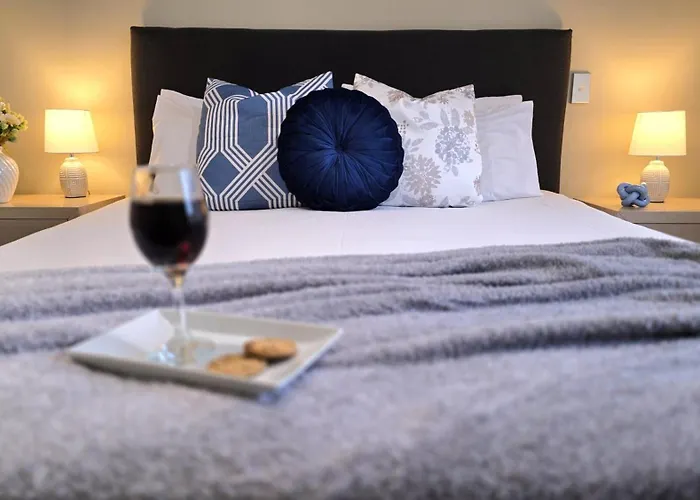 All Motels Tower Junction Motor Lodge- With Airport And Railway Station Shuttle Service- Best Location - Close To Westfield Mall, Tower Junction Shopping Centre, Restaurants, Cafes Etc